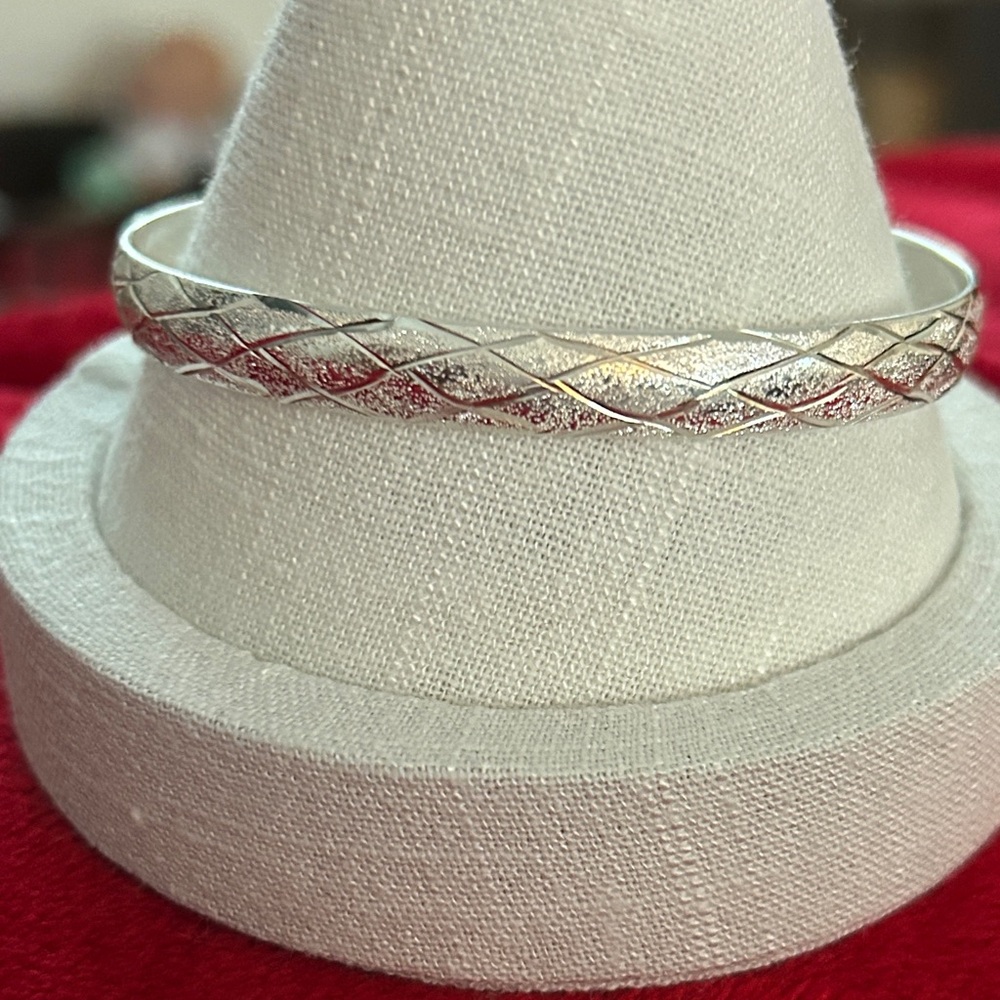 925 Sterling‎ Silver Diamond cut Women's Bangle bracelet